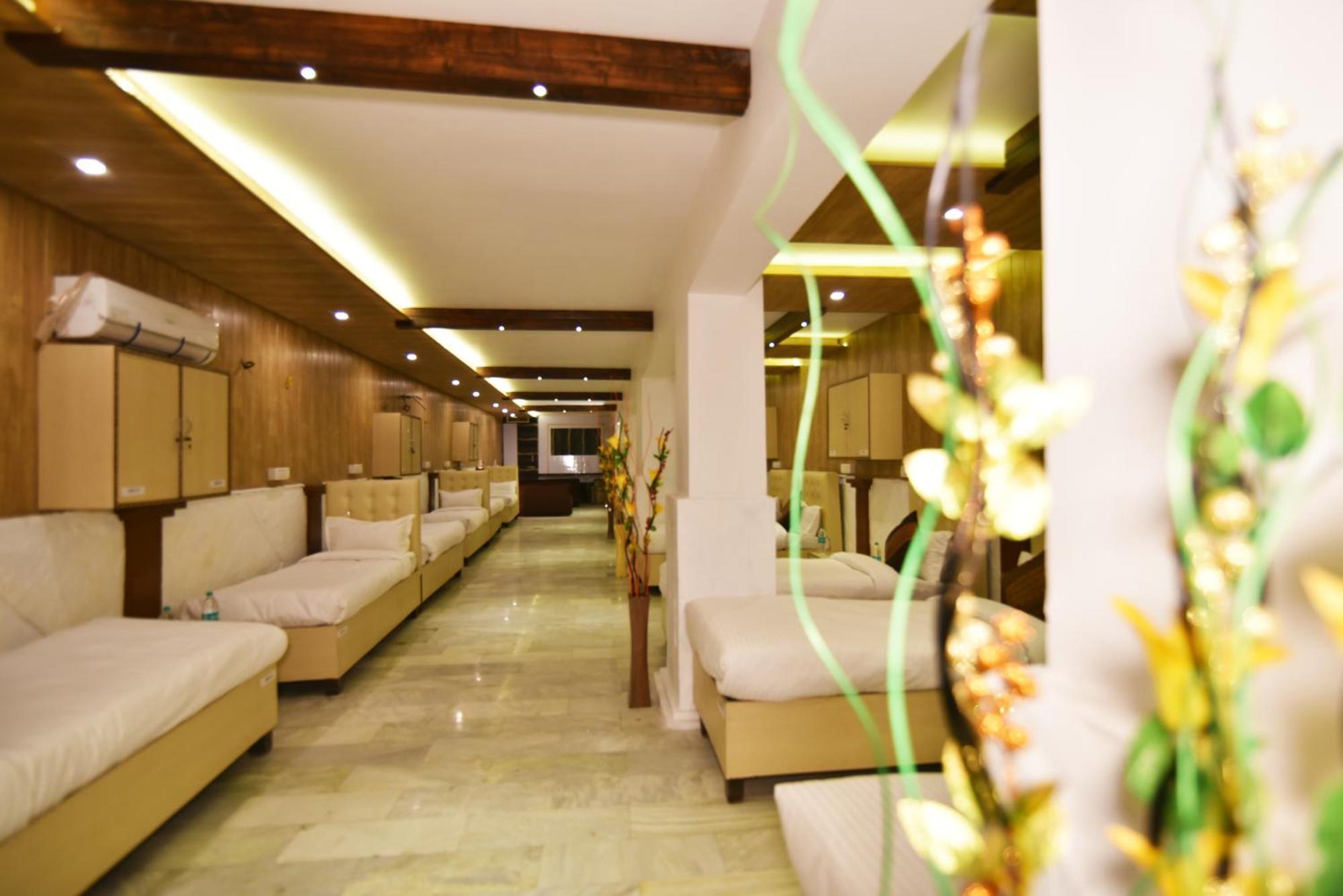 Hk Backpackers-Luxury Rooms & Dormitory Amritsar Exterior foto